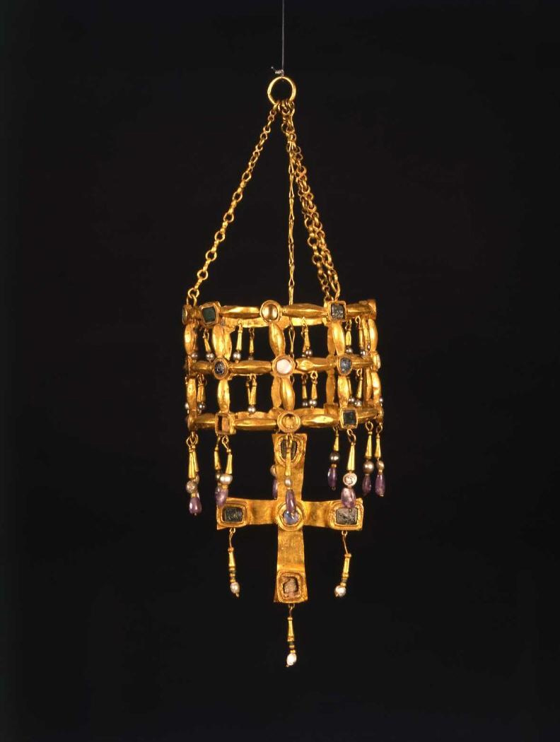 Tesoro de Guarrazar corona de enrejado museo arqueológico nacional