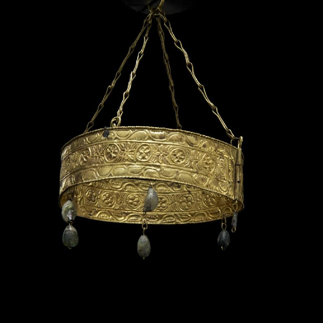 Tesoro de Guarrazar corona de lámina repujada museo arqueológico nacional