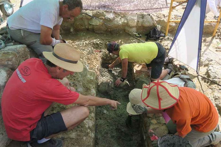 Estudio de restos óseos en el yacimiento de Guarrazar